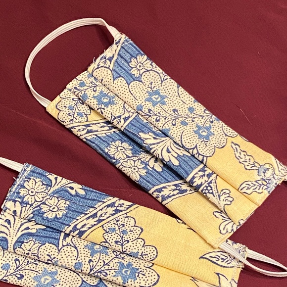 Set of two adult sized masks - Picture 1 of 1